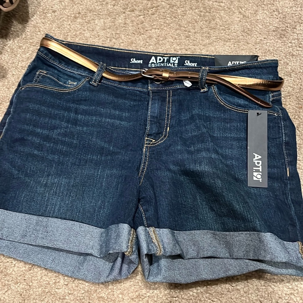 NWT Apt 9 mid rise shorts